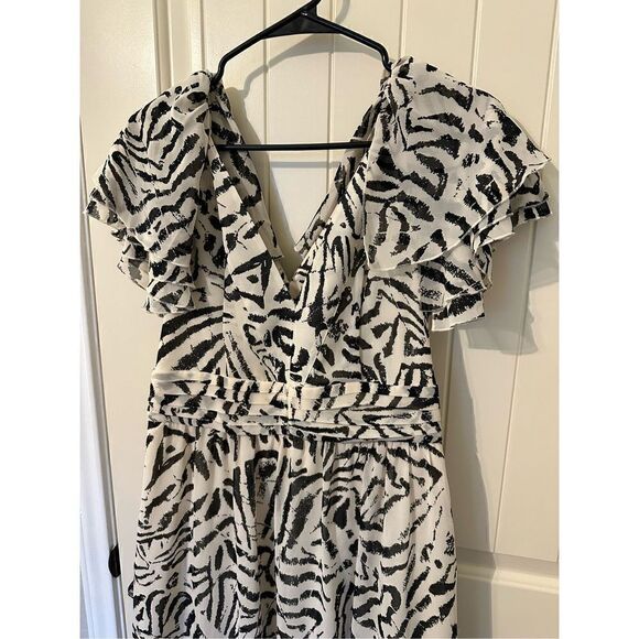NWOT Banana Republic Black/White Printed Ruffle Sleeve Maxi Dress - Size 6 - 629 - Picture 6 of 12